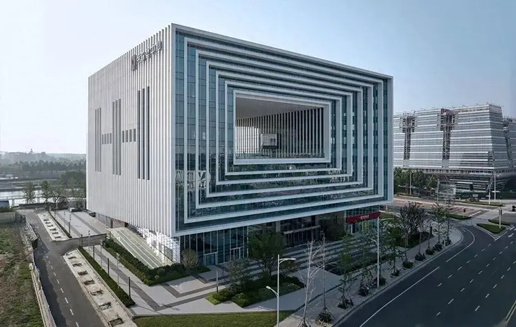 Longhu Building in Zhengzhou with advanced power quality solutions